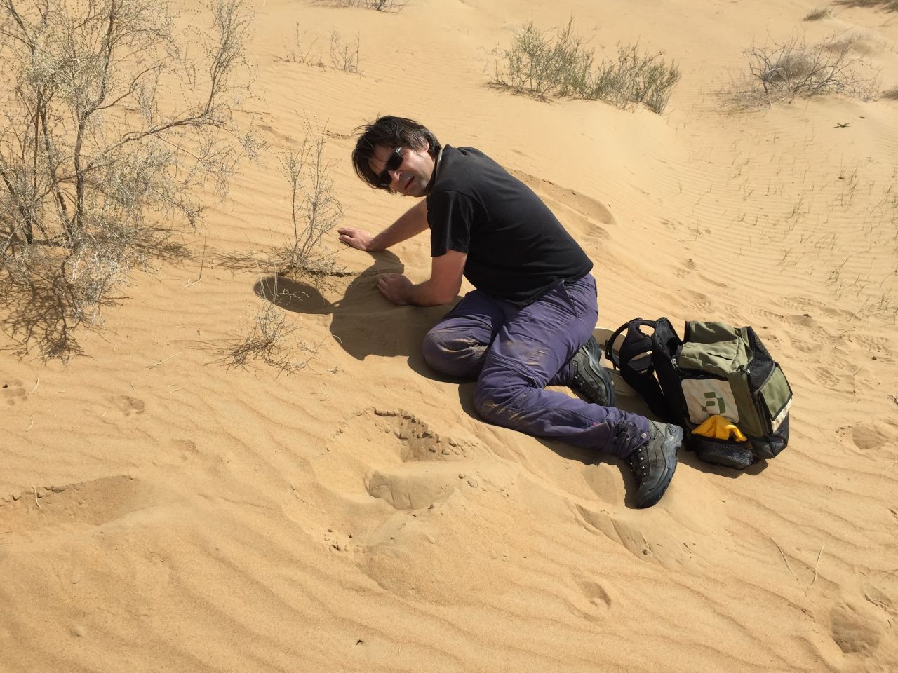 Tomas digging on sand