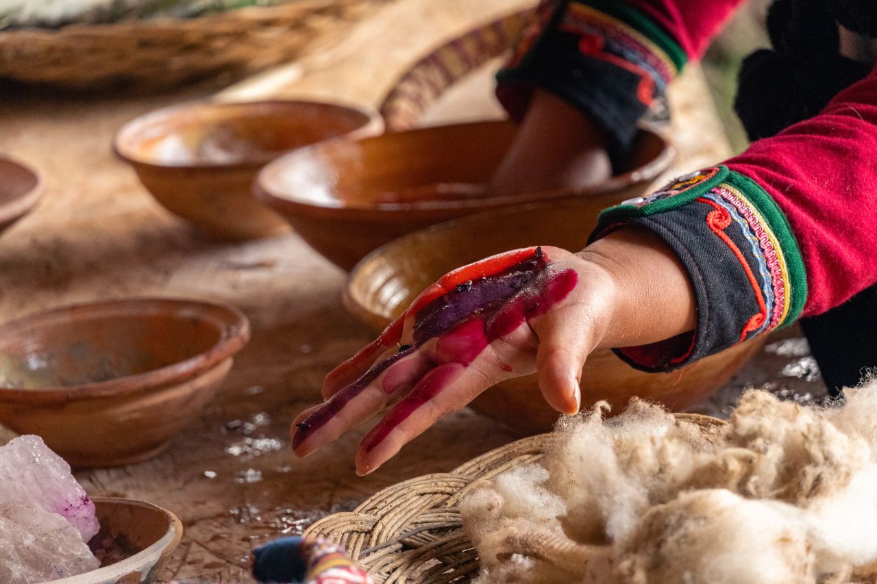 Cochenille-Insekten werden wegen ihres roten Karminsäure-Farbstoffs geerntet.